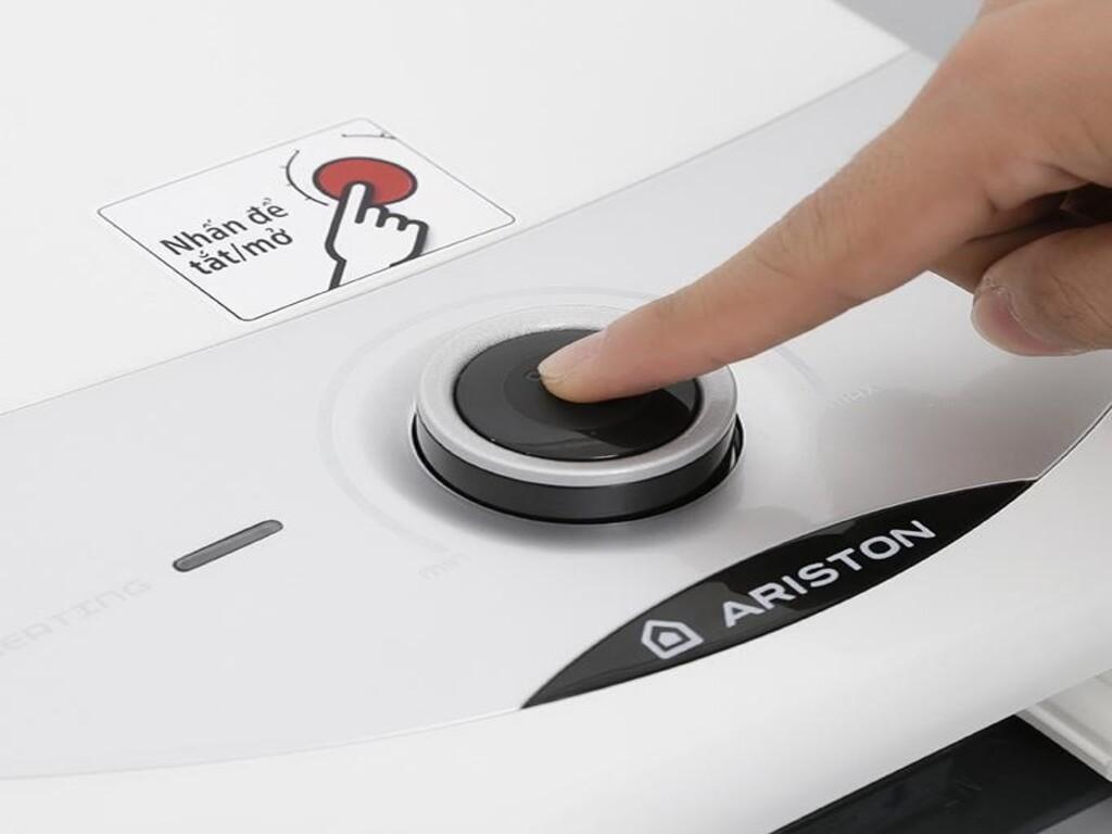 Bật công tắc nguồn hoặc aptomat