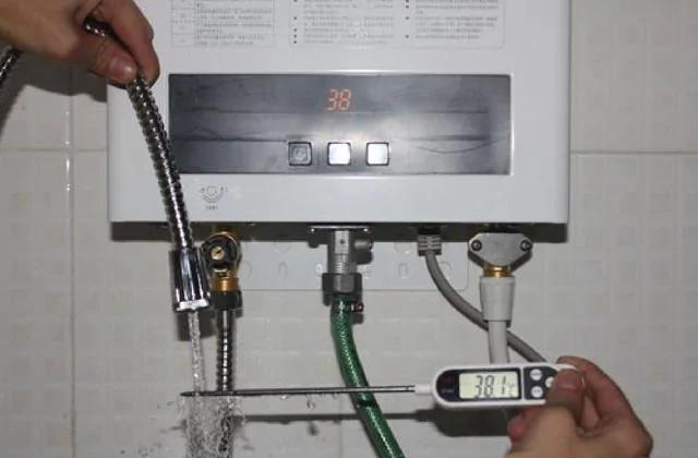 Kiểm tra nhiệt độ nước